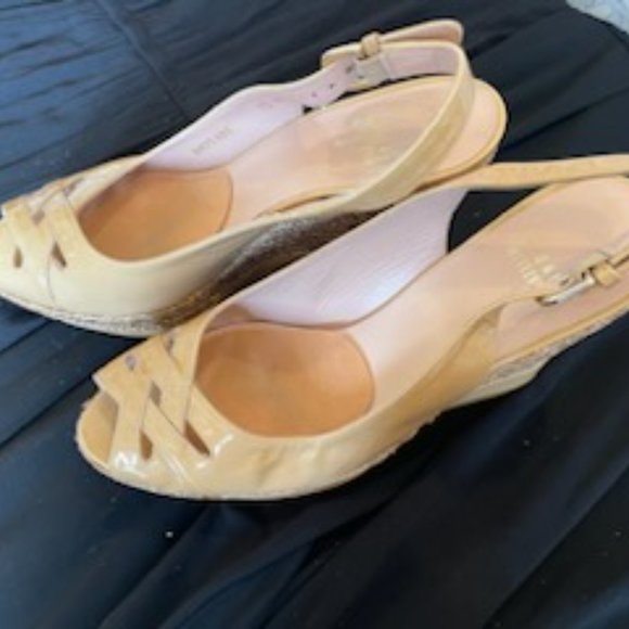 Stuart Weitzman Cream Tan Patent Leather Wedge - Size 7.5